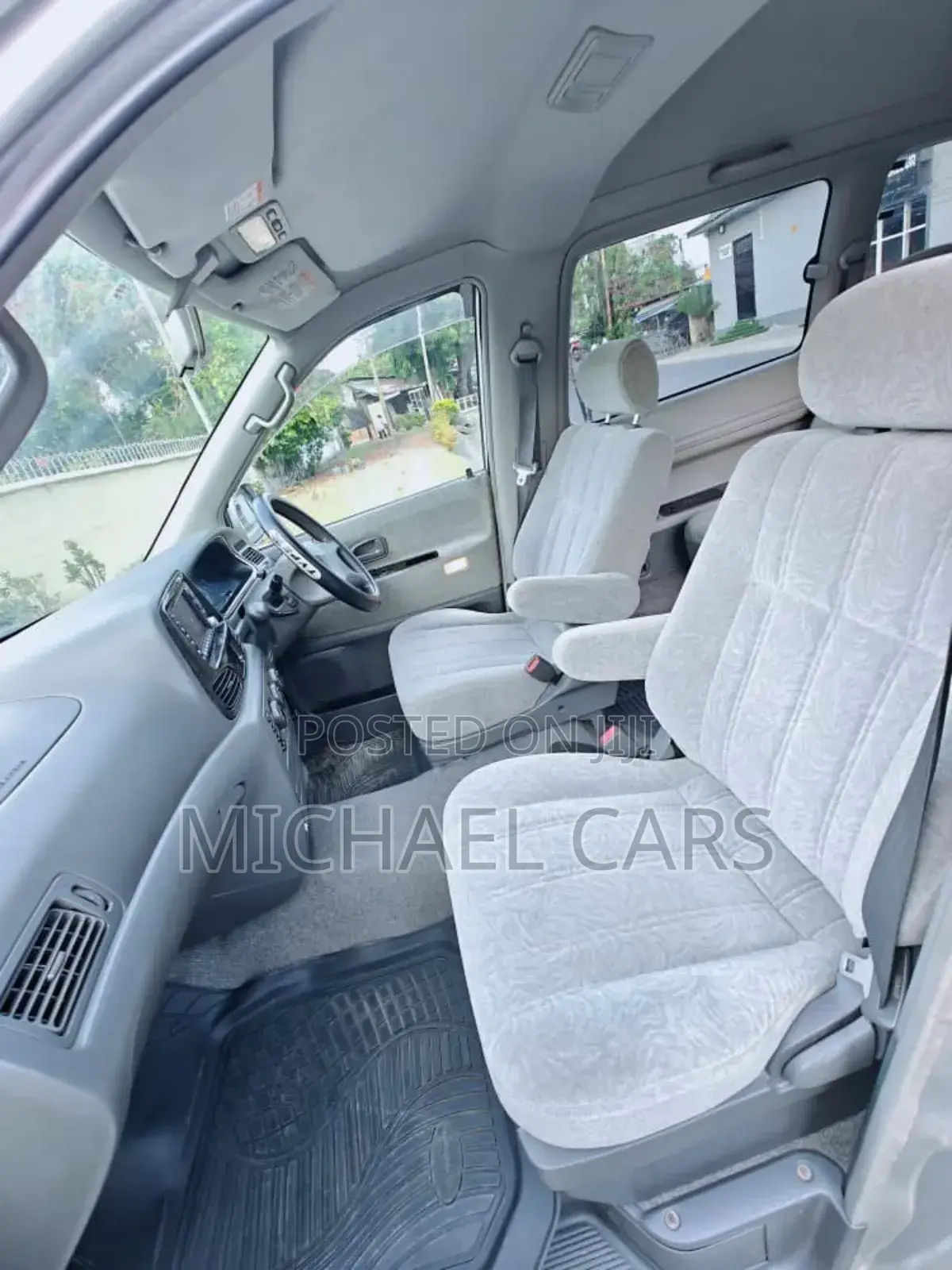 Toyota Noah 2001 Silver