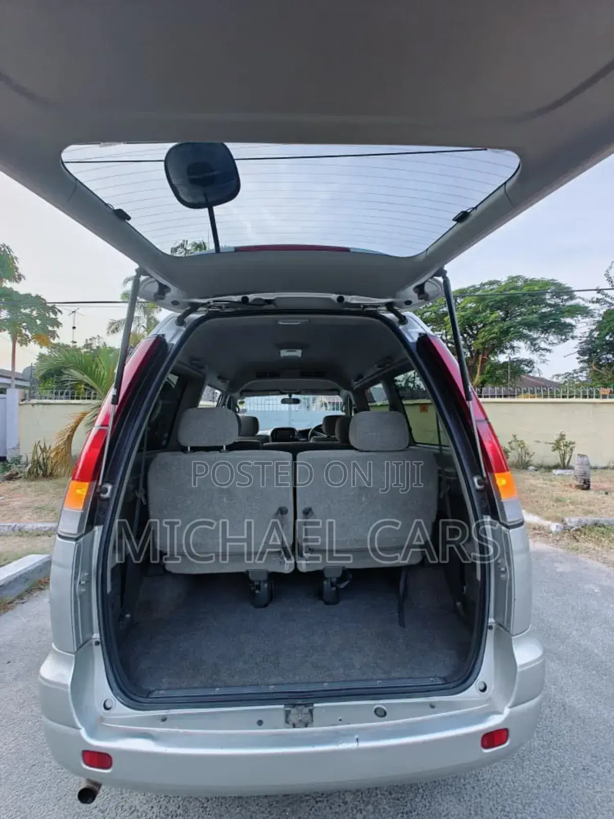 Toyota Noah 2001 Silver