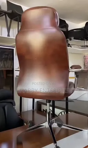 Leather Executive Office Chair With Chrome Arms and a Rolling Base.