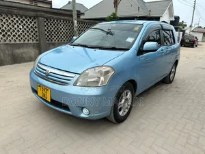 Toyota Raum 2004 Blue