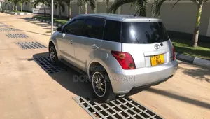 Toyota IST 2005 Silver