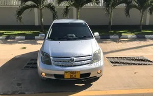 Toyota IST 2005 Silver