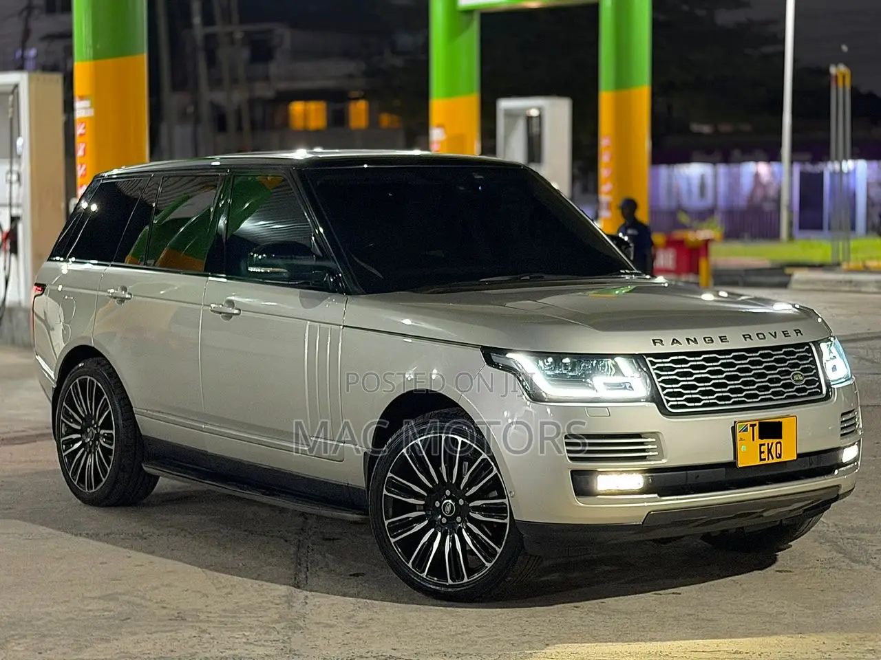 Land Rover Range Rover Vogue 2015 Gold
