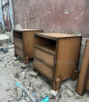Hardwood Bed Ni Mtiki Mbao Ipo Na Sides Zake Ni 5/6