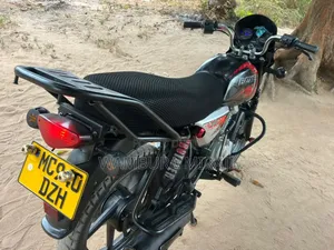 Bajaj Boxer X125 2025 Black