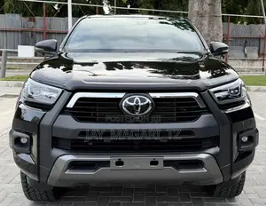 Toyota Hilux 2024 Gray