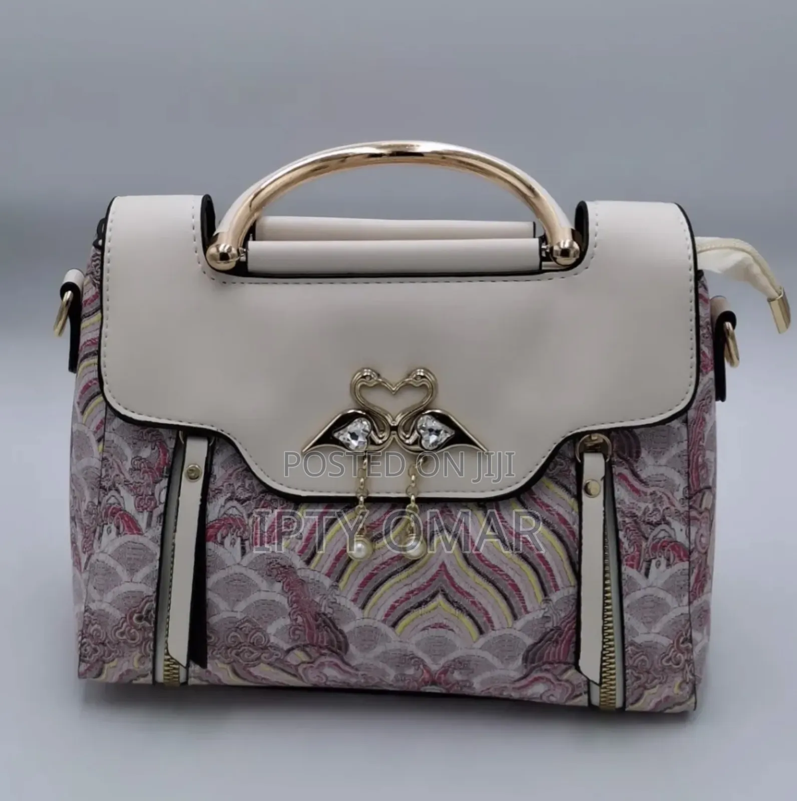 Chic Pink Patterned Handbag With Swan Claps