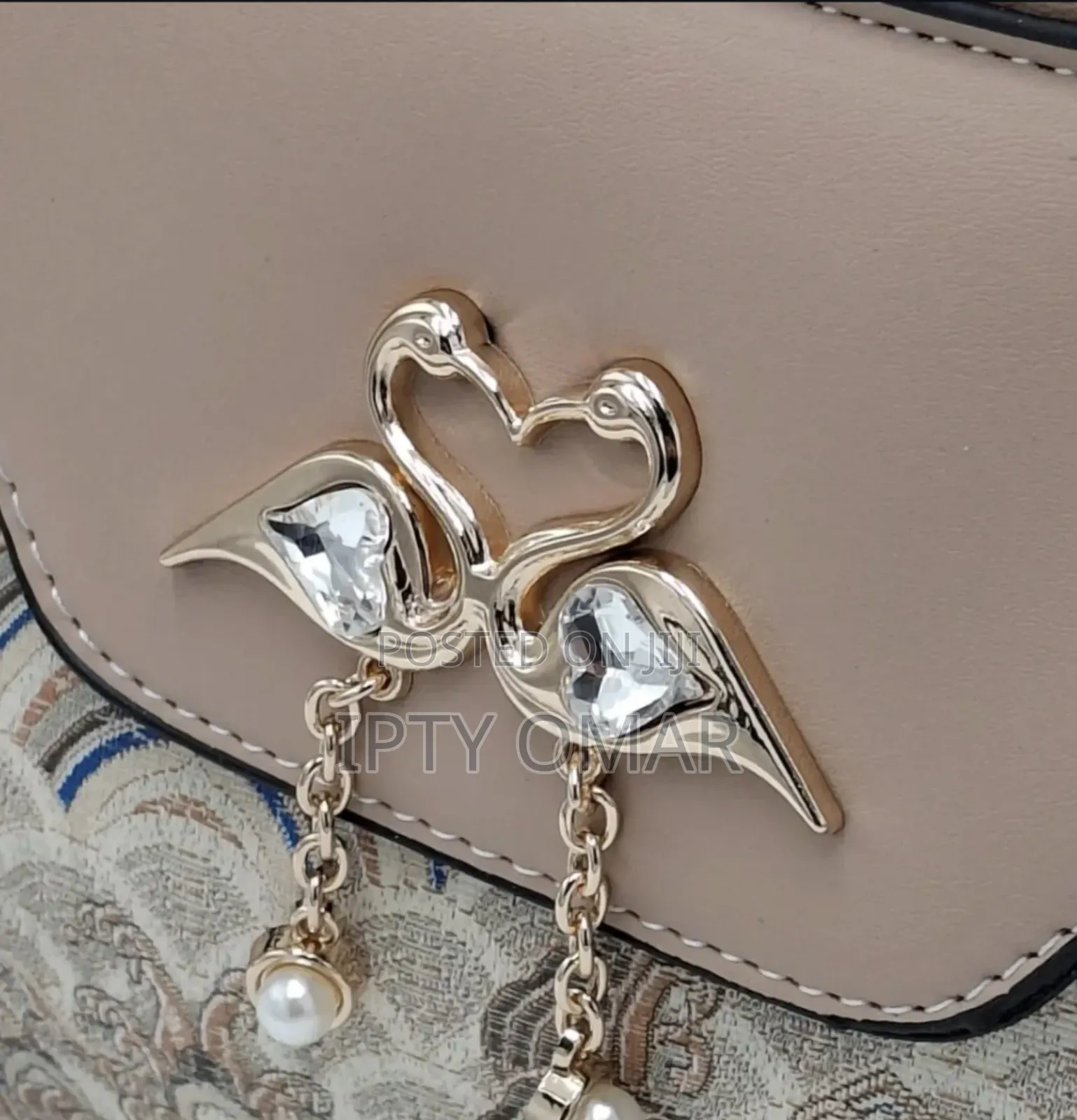 Chic Beige Patterned Handbag With Swan Claps