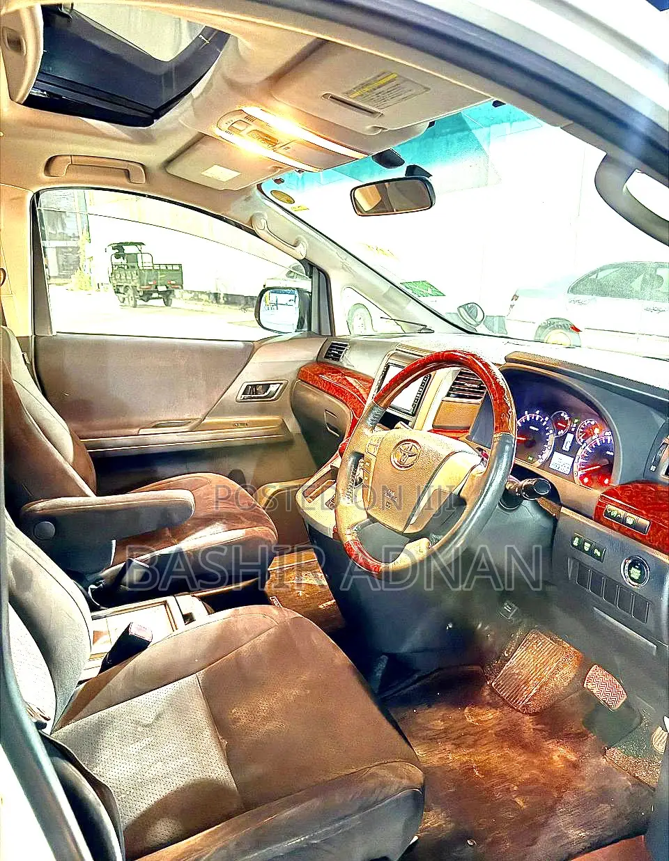 Toyota Vellfire 2010 White