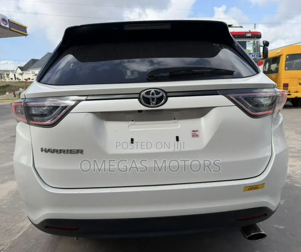 Toyota Harrier 2.0 2015 White