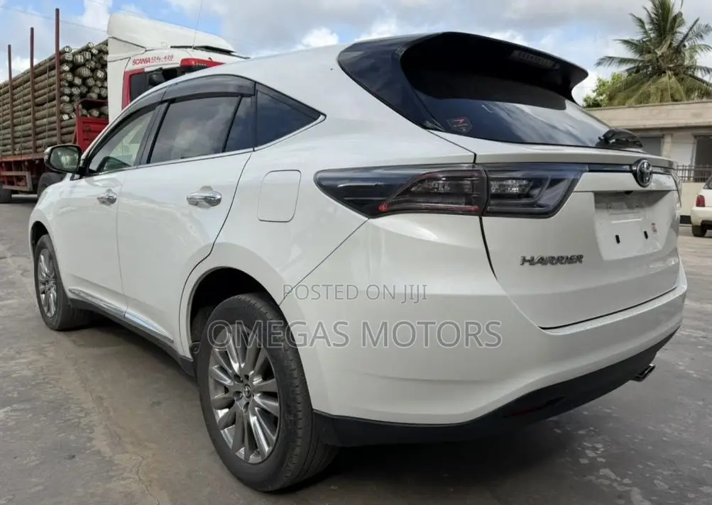 Toyota Harrier 2.0 2015 White