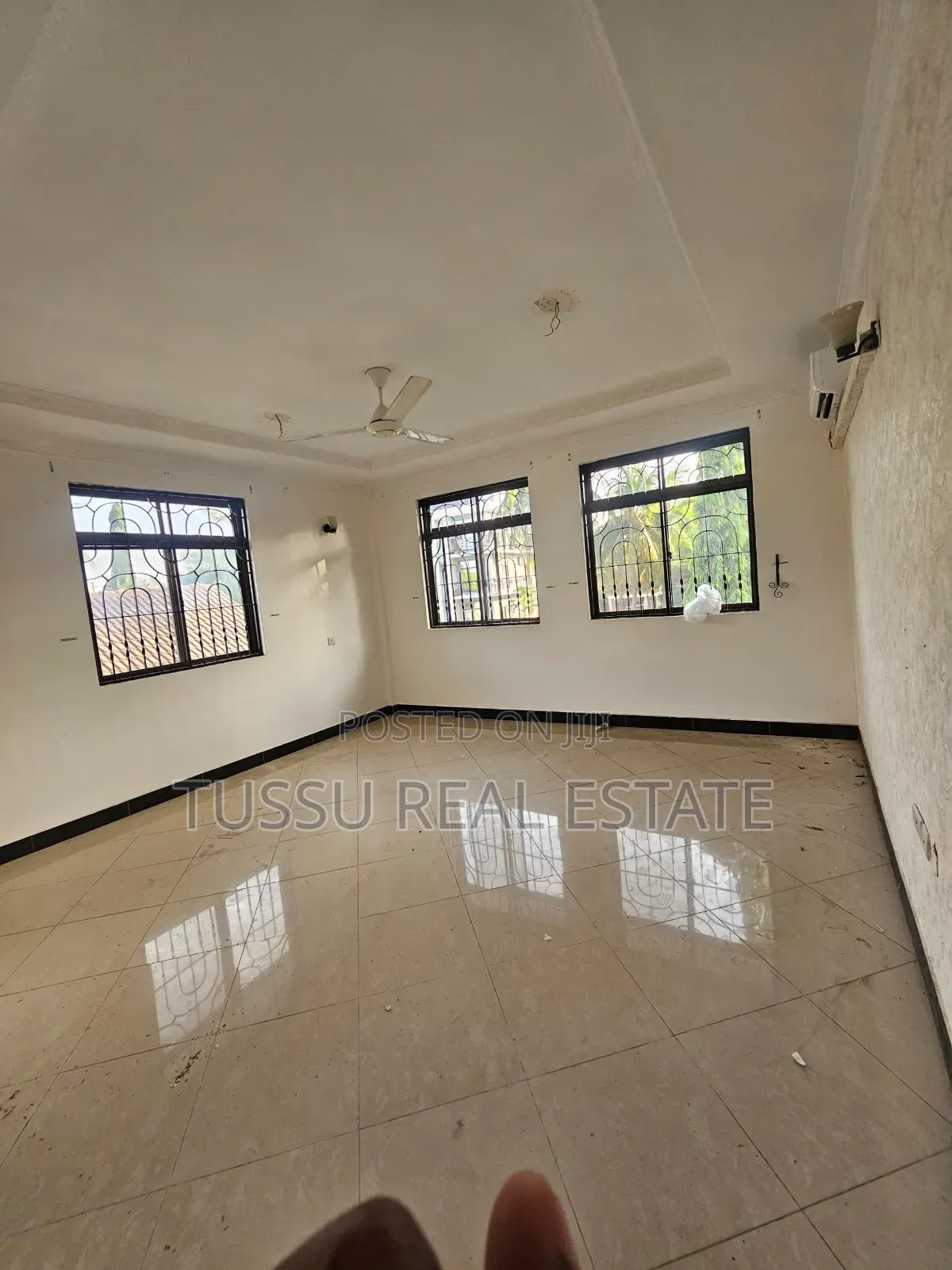 3bdrm Apartment in Mikochen, Mikocheni for rent