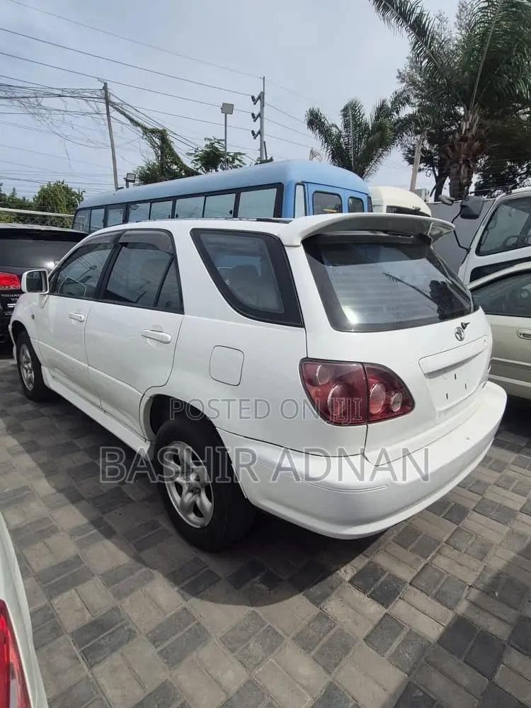 Toyota Harrier 2.2 16V 2000 White