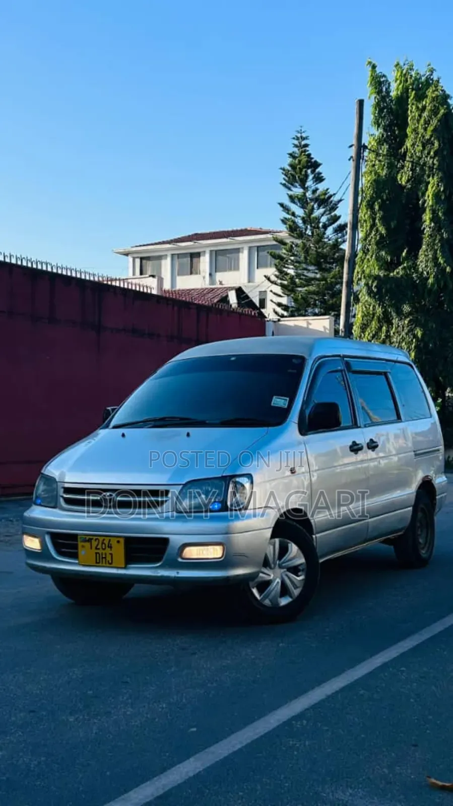 Toyota Noah 2.0 AWD (8 Seater) 2005 Silver