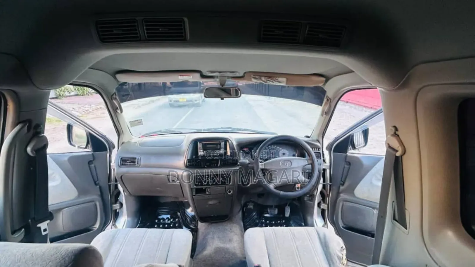 Toyota Noah 2.0 AWD (8 Seater) 2005 Silver