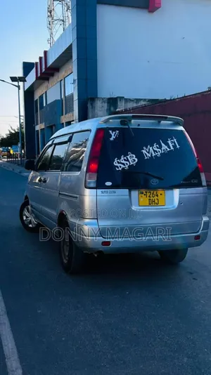 Toyota Noah 2.0 AWD (8 Seater) 2005 Silver