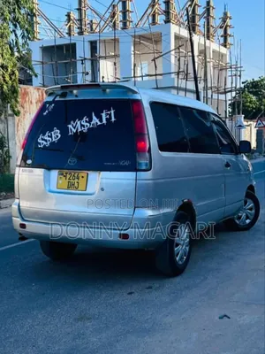 Toyota Noah 2.0 AWD (8 Seater) 2005 Silver