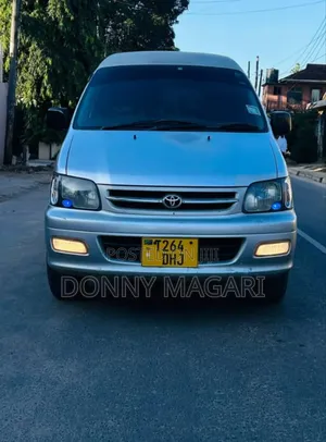 Toyota Noah 2.0 AWD (8 Seater) 2005 Silver