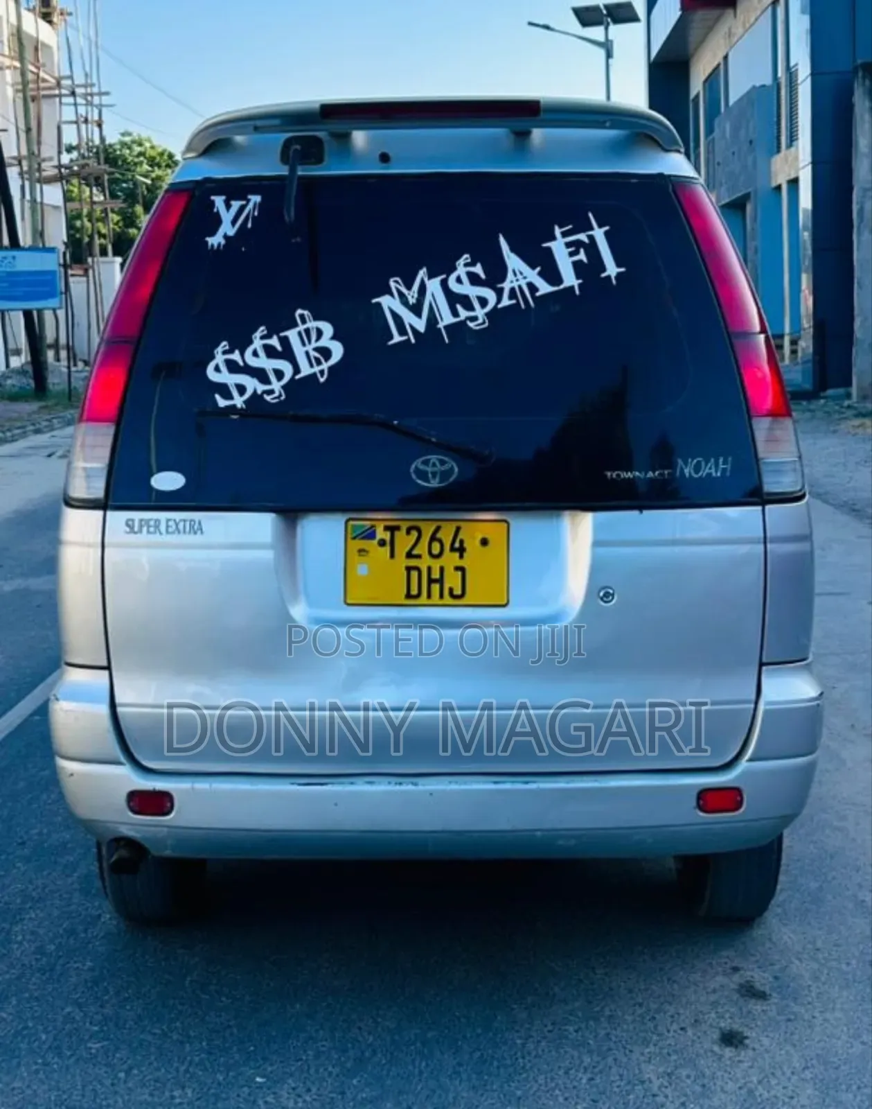 Toyota Noah 2.0 AWD (8 Seater) 2005 Silver