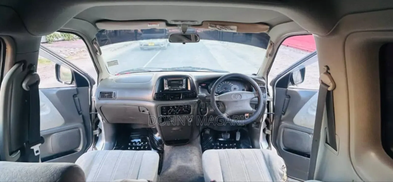Toyota Noah 2.0 AWD (8 Seater) 2005 Silver