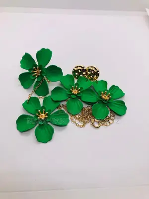Pair of Green Floral Dangle Earring
