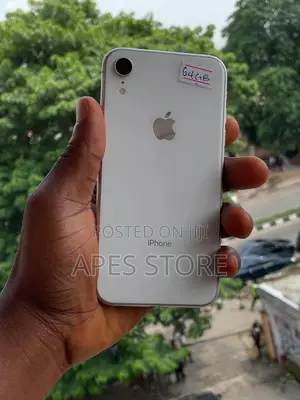 Apple iPhone XR 64 GB White