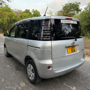 Toyota Sienta 2005 Silver
