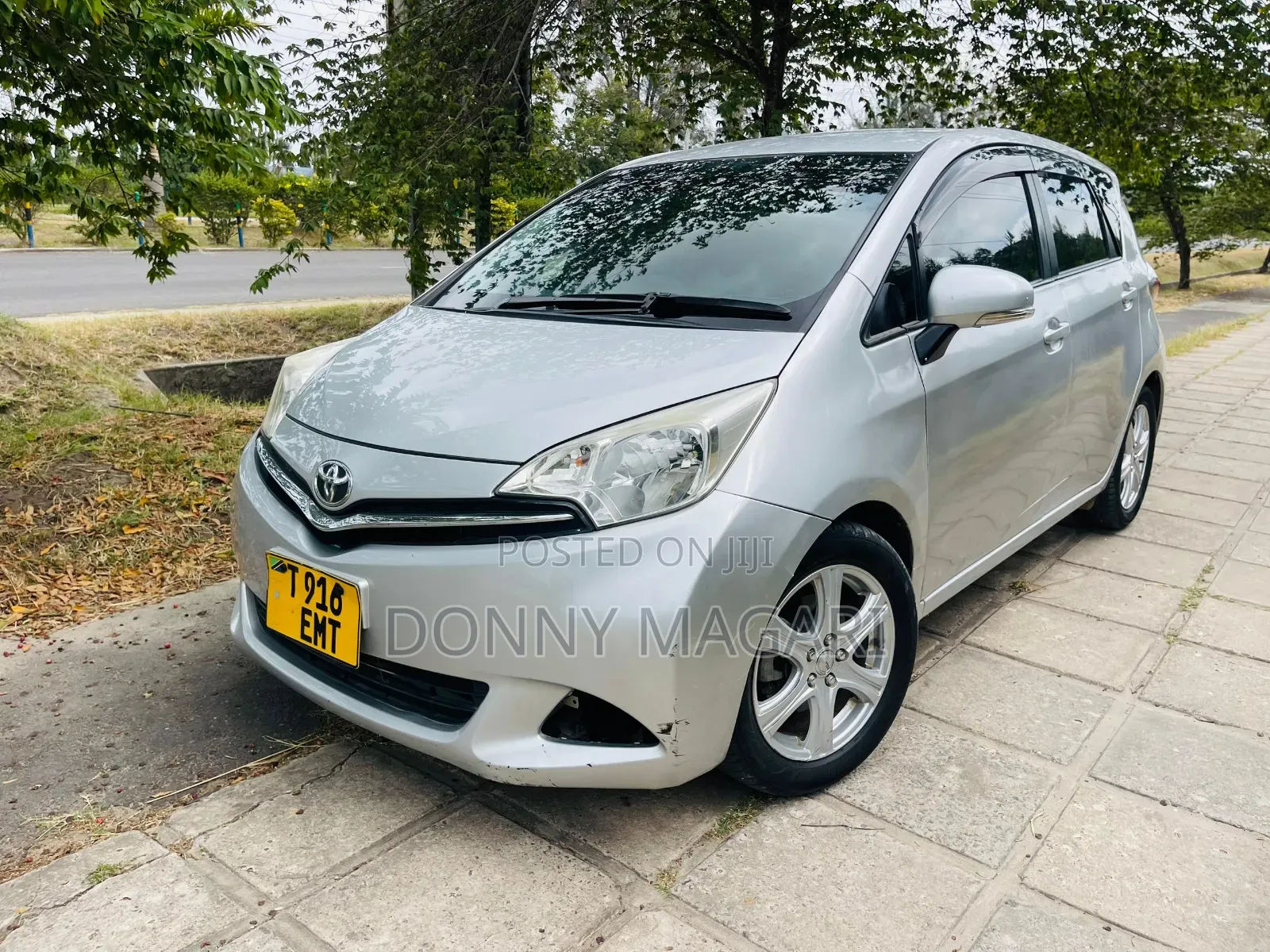 Toyota Ractis 1.5 AWD 2012 Silver