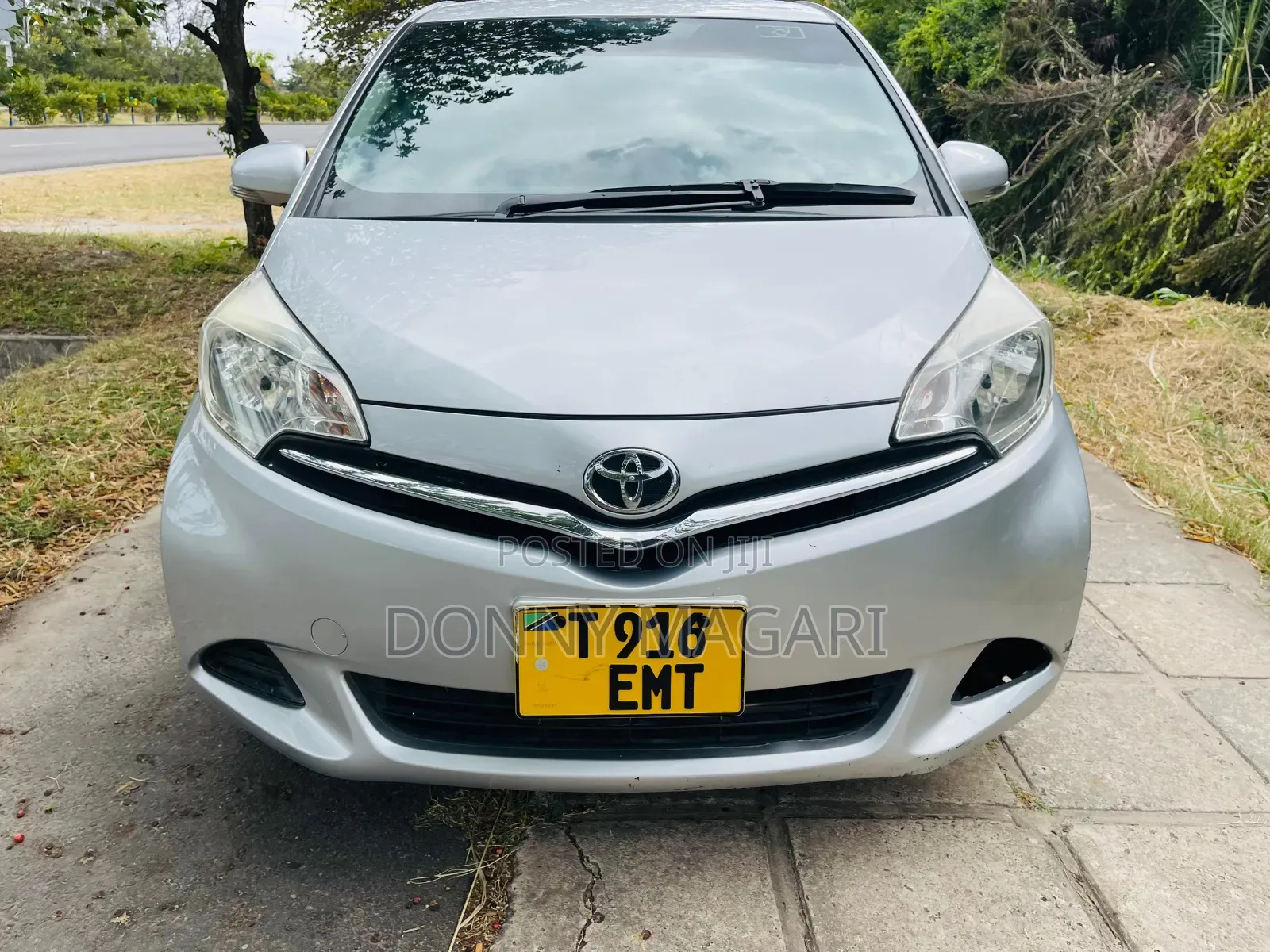 Toyota Ractis 1.5 AWD 2012 Silver