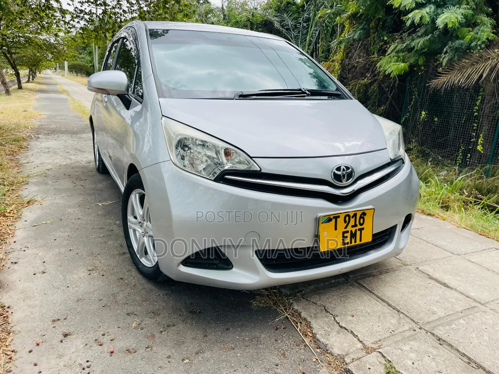 Toyota Ractis 1.5 AWD 2012 Silver