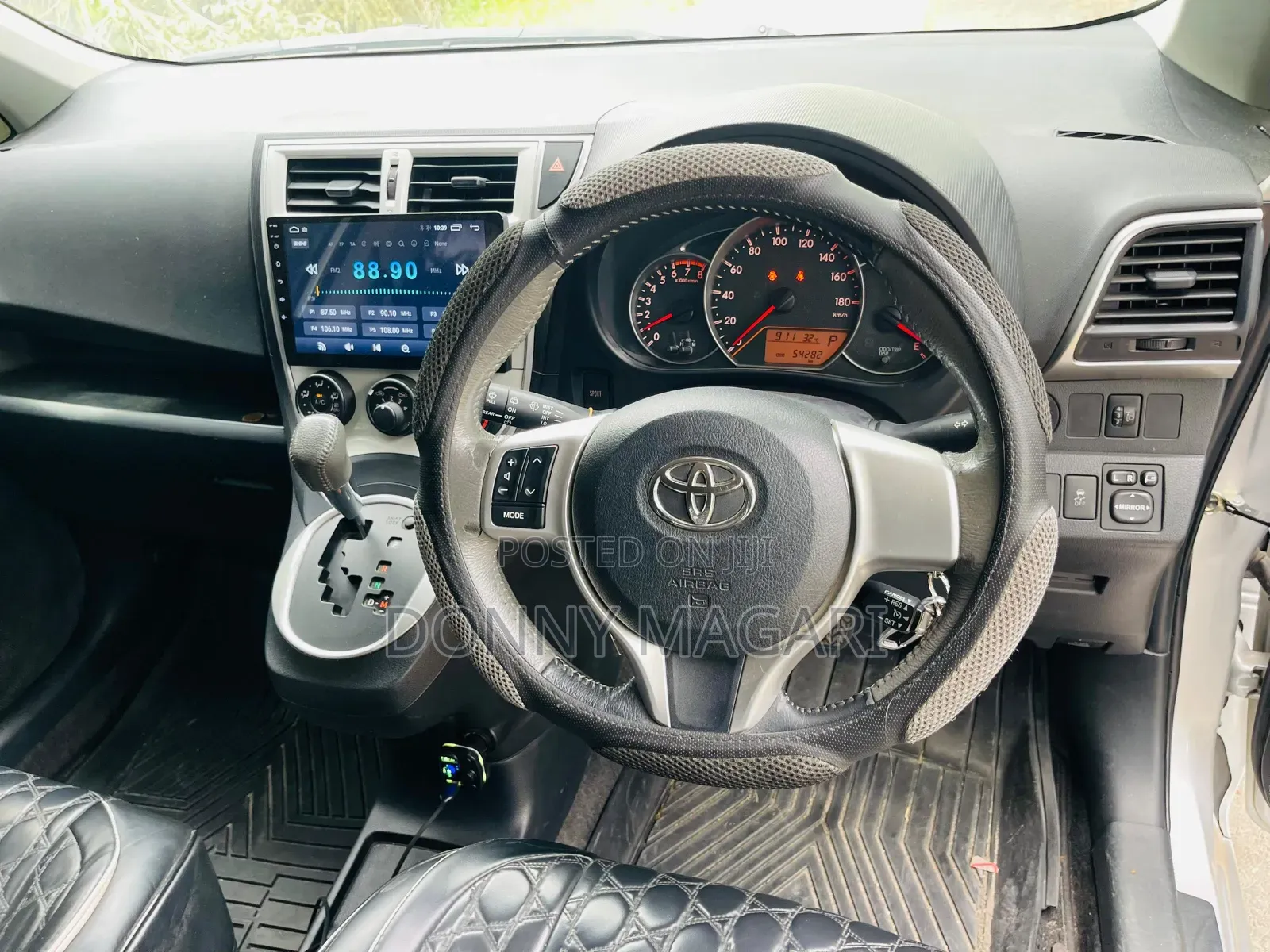 Toyota Ractis 1.5 AWD 2012 Silver