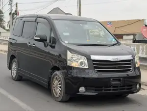 Toyota Noah 2.0 158hp AWD (8 Seater) 2008 Black