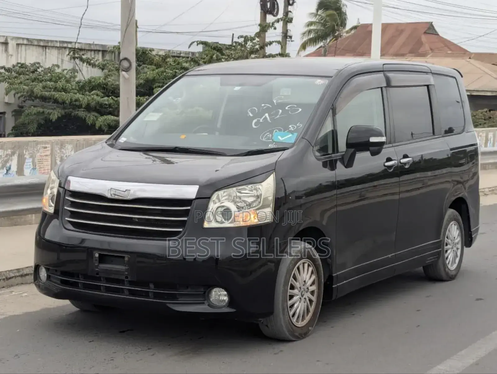 Toyota Noah 2.0 158hp AWD (8 Seater) 2008 Black