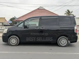 Toyota Noah 2.0 158hp AWD (8 Seater) 2008 Black