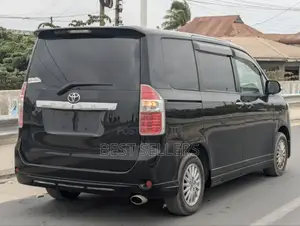 Toyota Noah 2.0 158hp AWD (8 Seater) 2008 Black