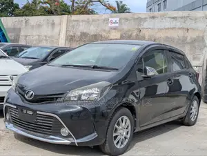 Toyota Vitz 1.3 AWD 5dr 2014 Gray