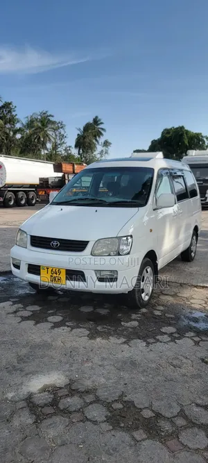 Toyota Noah 2001 White