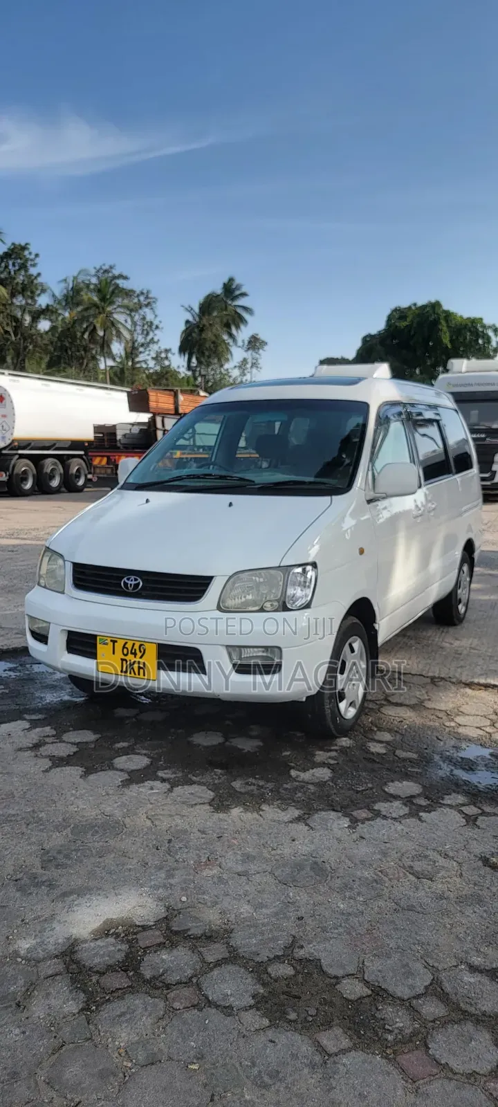 Toyota Noah 2001 White