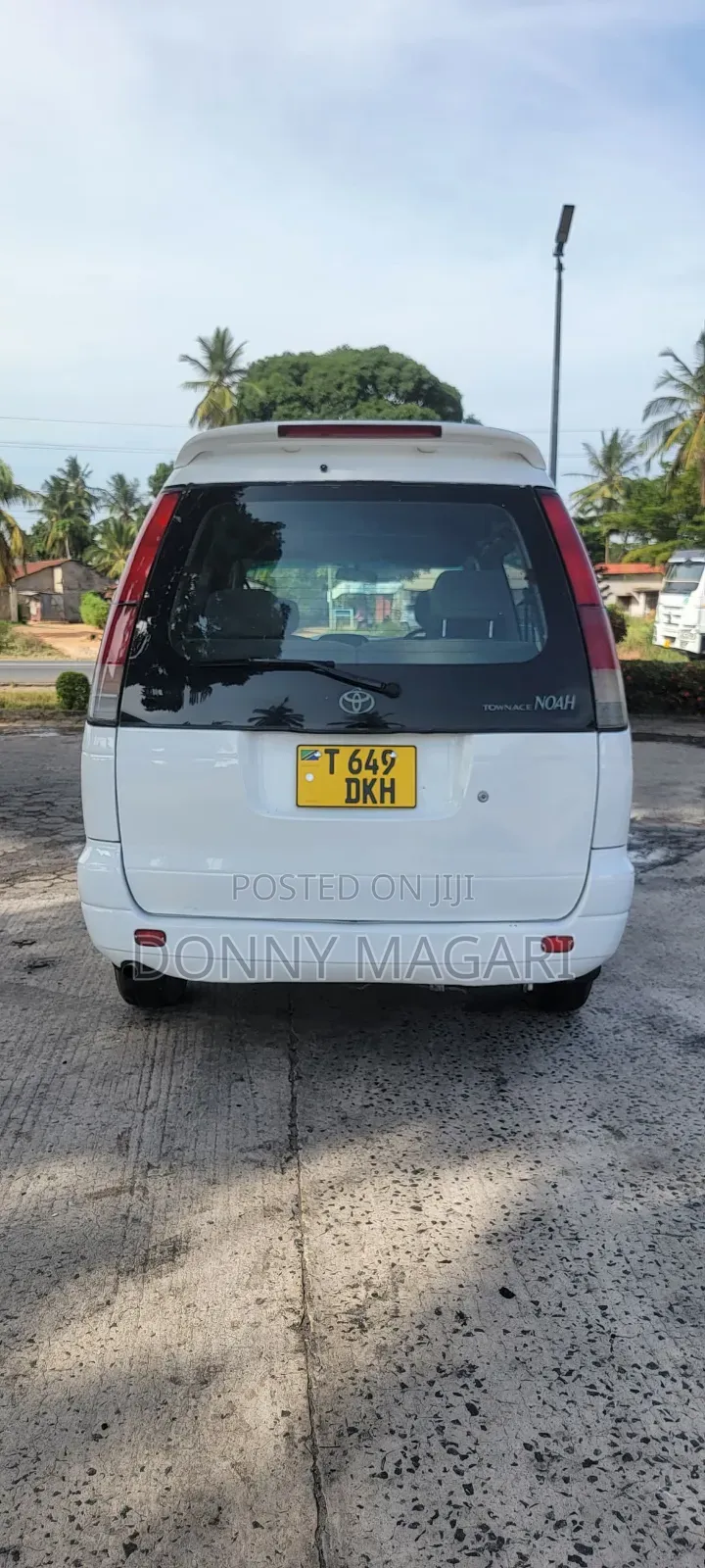 Toyota Noah 2001 White
