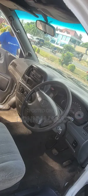 Toyota Noah 2001 White