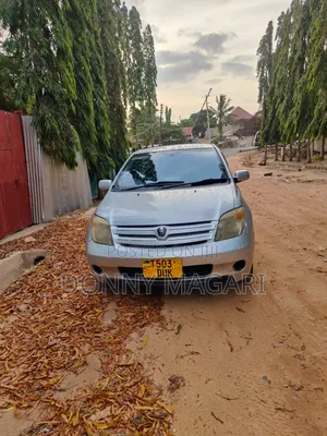 Toyota IST 2004 Silver