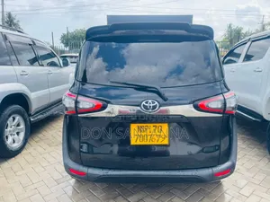 Toyota Sienta 2015 Black
