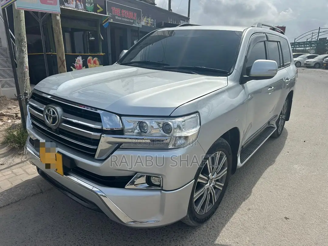 Toyota Land Cruiser 4.6 V8 ZX 2018 Silver