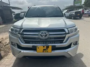 Toyota Land Cruiser 4.6 V8 ZX 2018 Silver