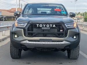 Toyota Hilux 2024 Gray