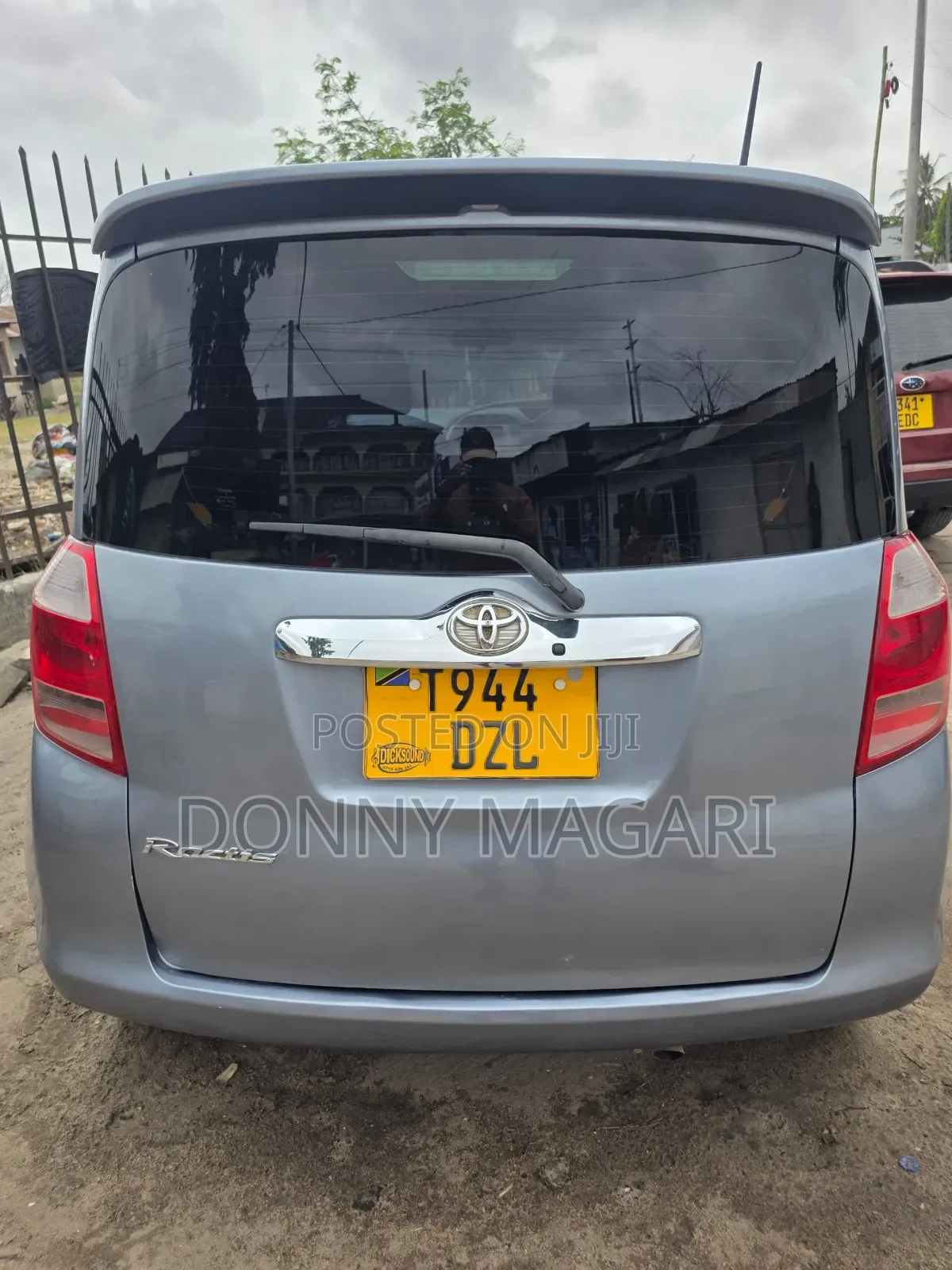 Toyota Ractis 2009 Gray