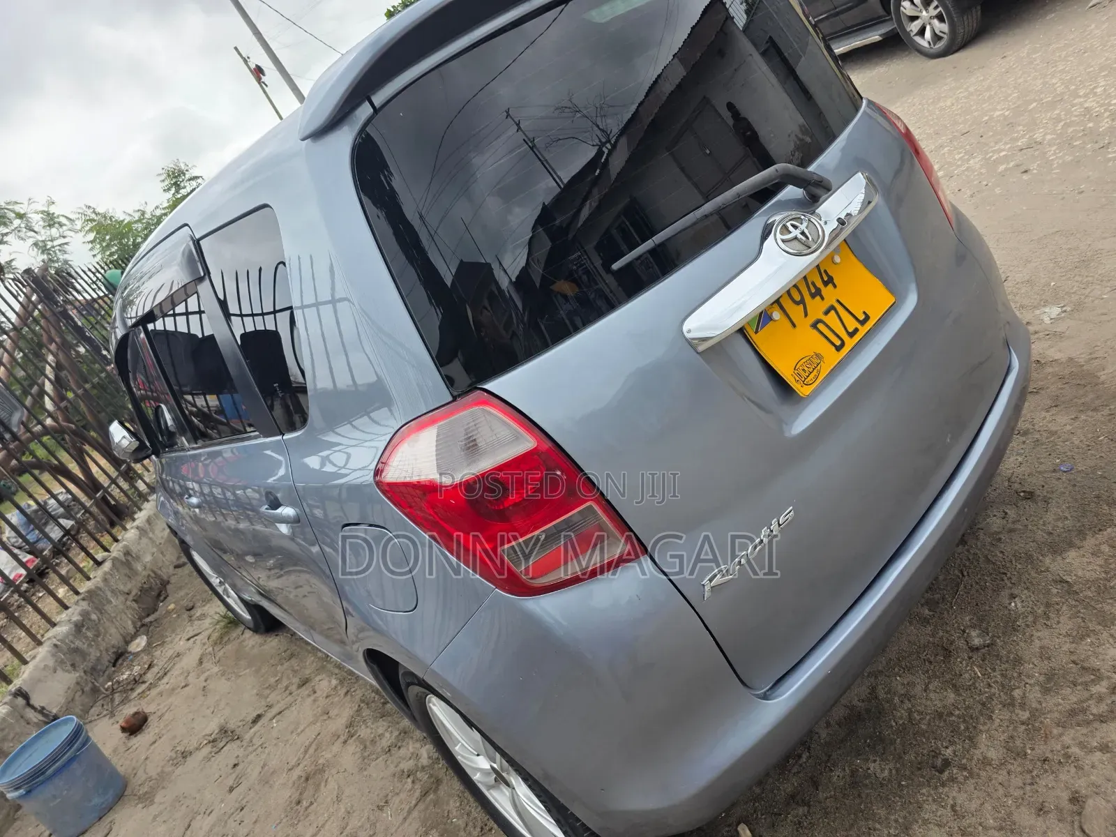 Toyota Ractis 2009 Gray
