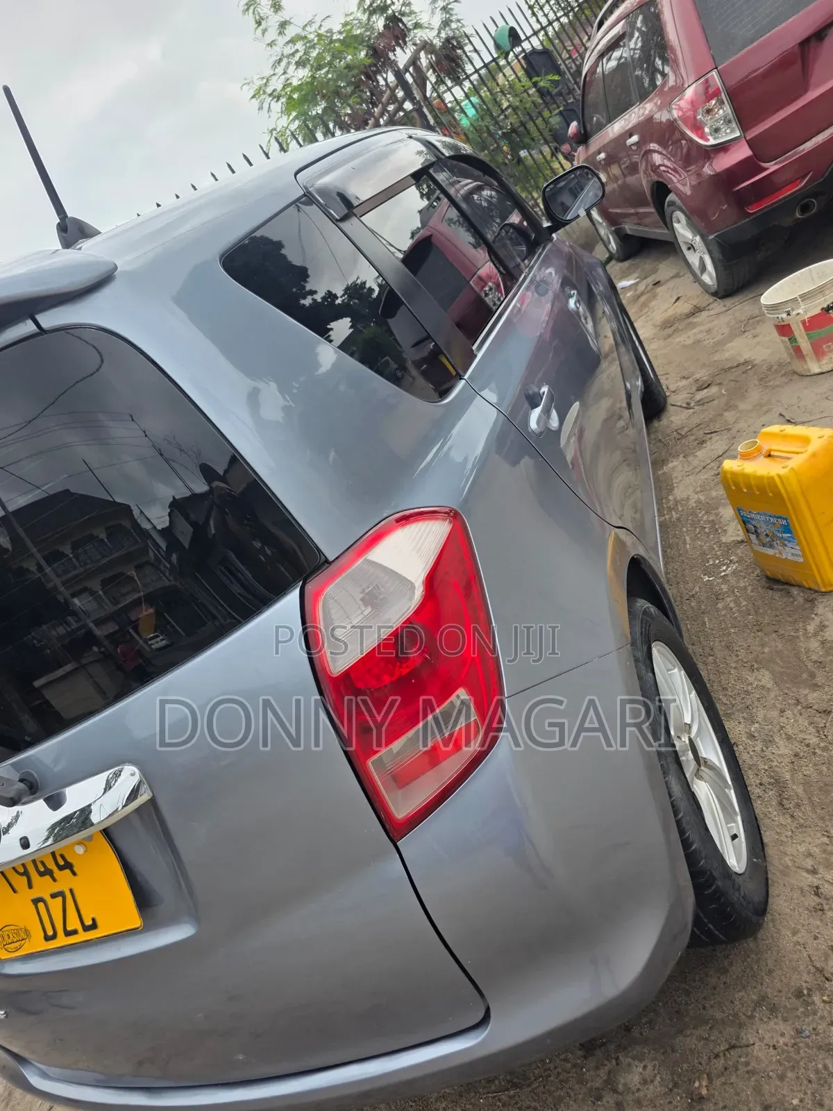 Toyota Ractis 2009 Gray
