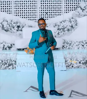 Men's New Suits Totally Very Unique in Colour
