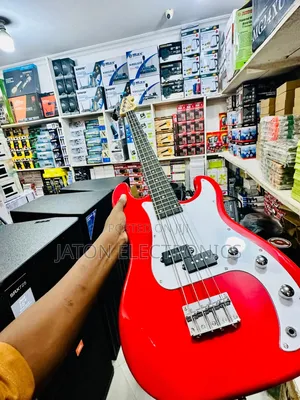 Fender Guitar Base {Nyuzi 4}
